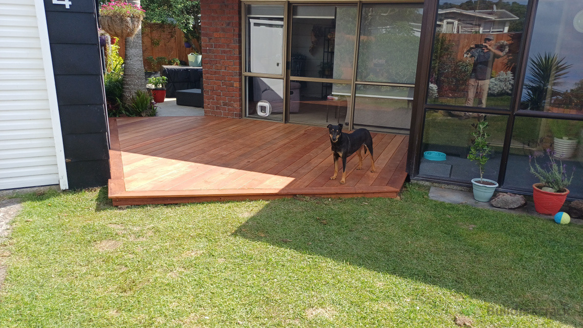 Floating deck