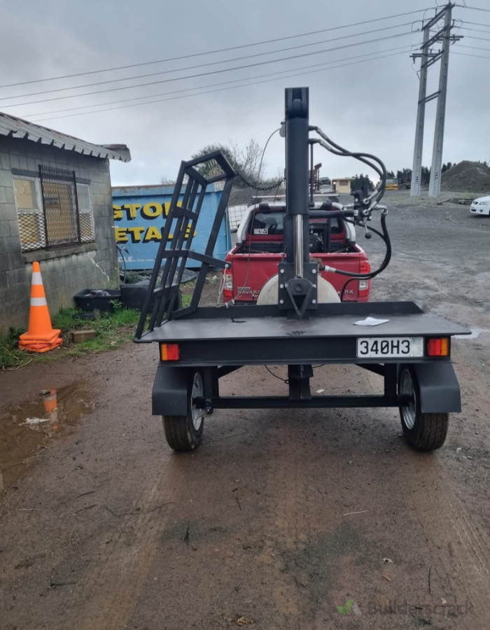 A heavy duty woodsplitter we built.