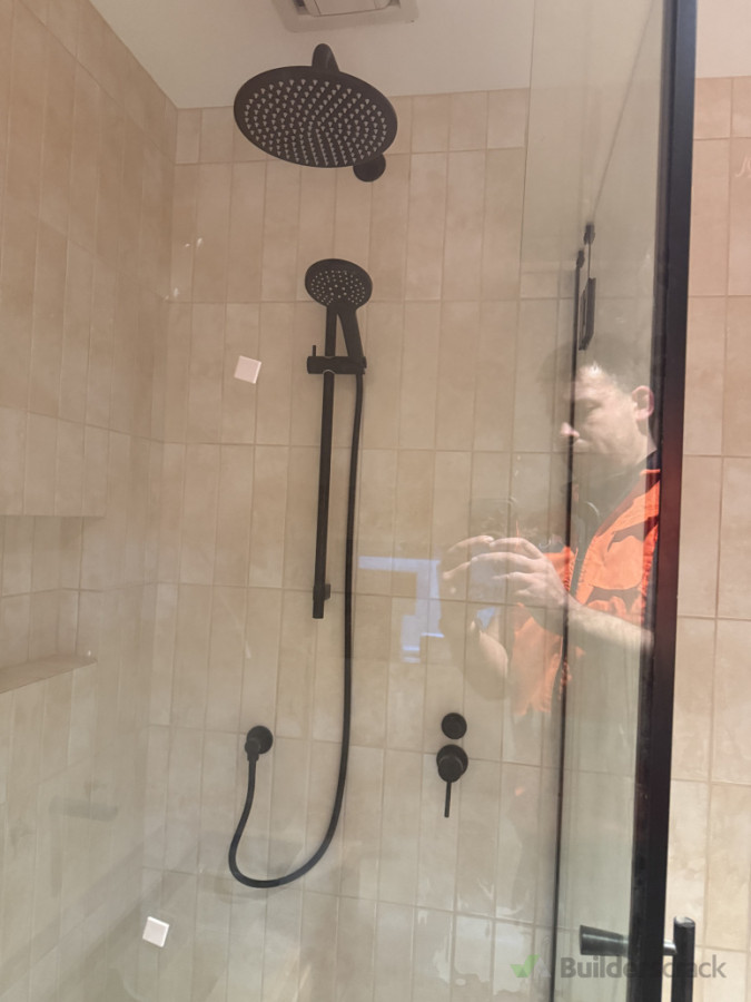 Main bathroom shower