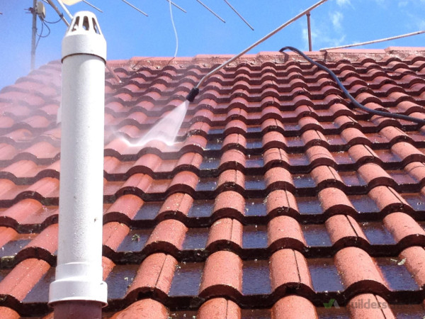 Roof Washing