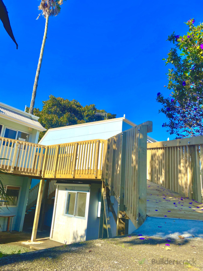 Bottom of stair angle