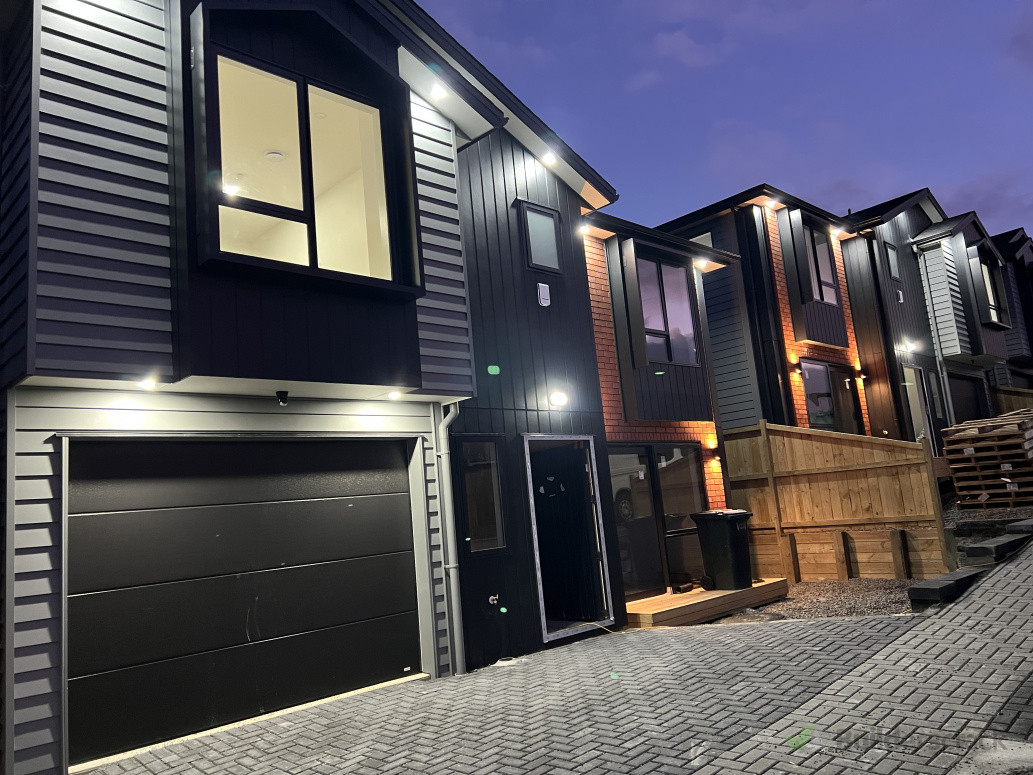 New build mount roskill