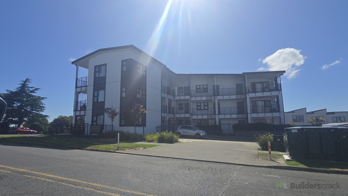 Past site management site.  Great north rd, Kelston.