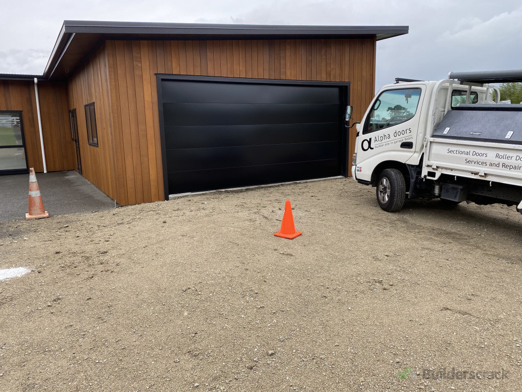 .95 Flatline Sectional door insulated with auto opener