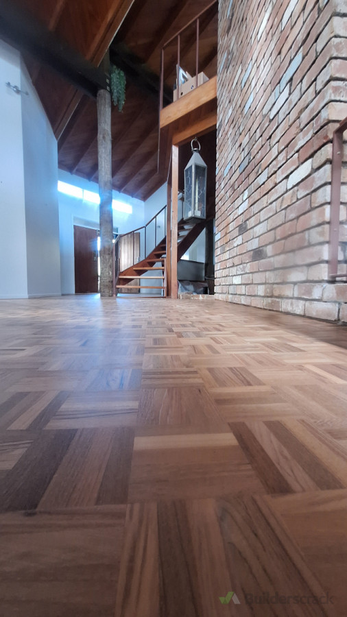 Parquet flooring waterbase finish/satin