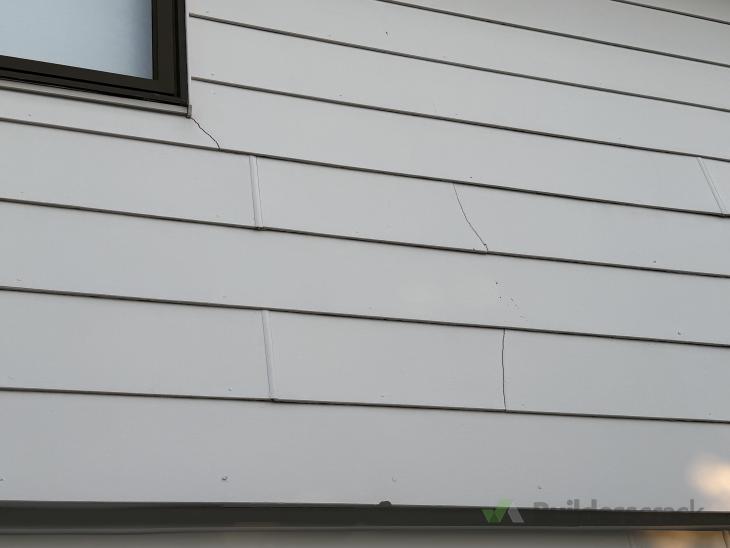 Cladding Patch Up Fix cracked cladding and paint (#1194618) | Builderscrack
