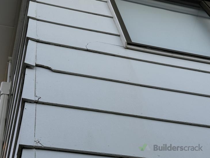 Cladding Patch Up Fix cracked cladding and paint (#1194618) | Builderscrack