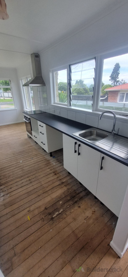 Kitchen and splashback install