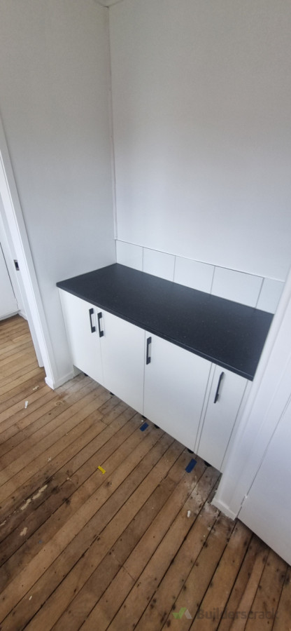 Kitchen and splashback install