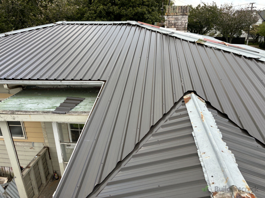 Replace the roof tiles of the old house