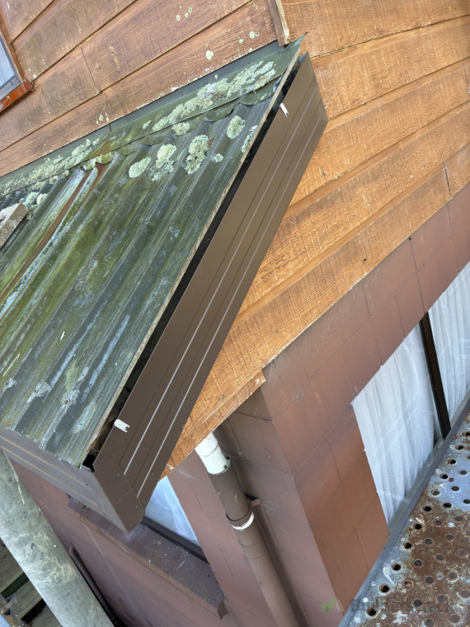 Replace the built-in rain sink with an external rain sink