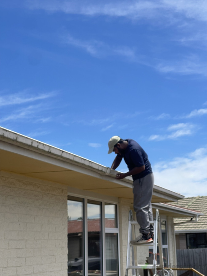 Fixing gutter leaks