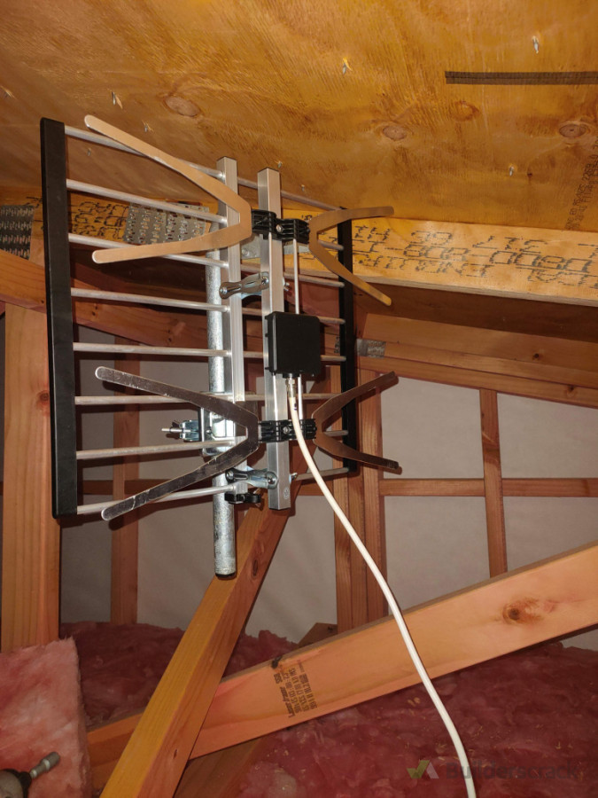 UHF Antenna under the roof