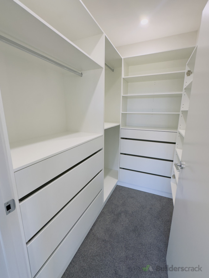 Walk in wardrobe , Frimley hastings