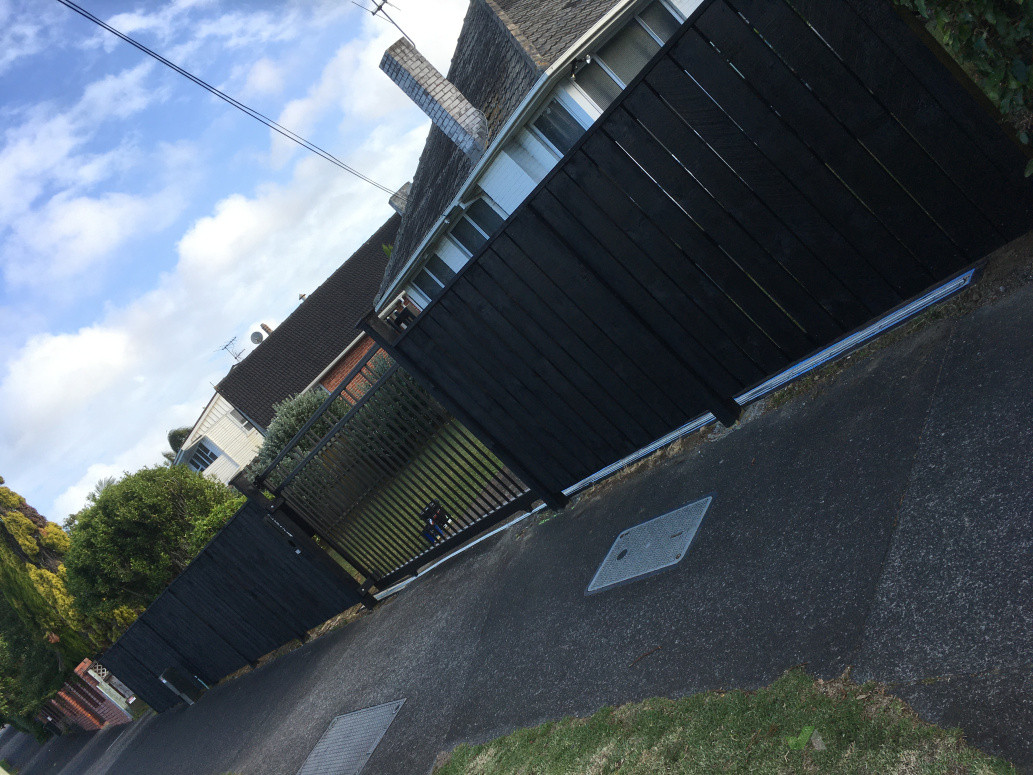Roller Gate + Fencing