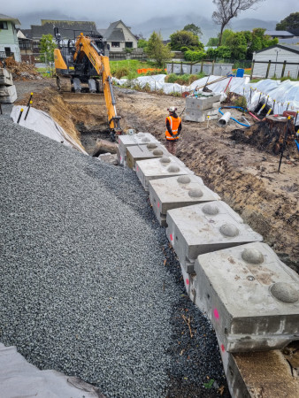 Wall construction with drainage backfill