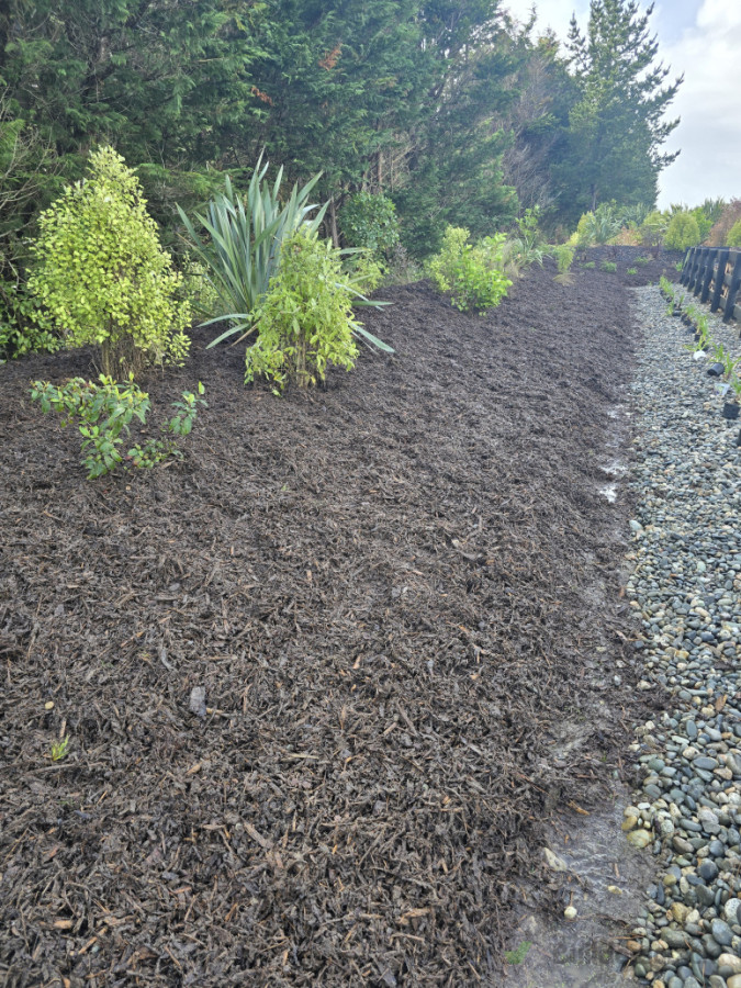 Garden bed mulching