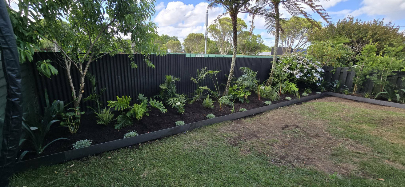 Tropical garden with Corten Edging