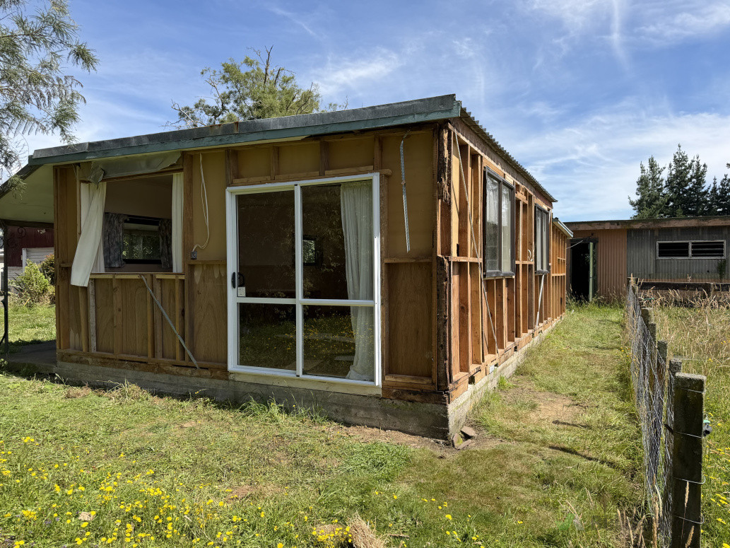 Asbestos cement cladding removal on a sleep out