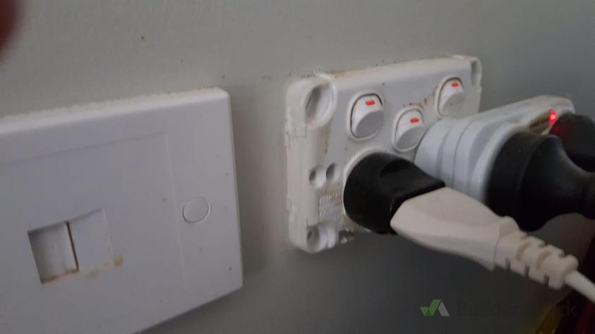 Replace 4 socket casings (#1209710) | Builderscrack