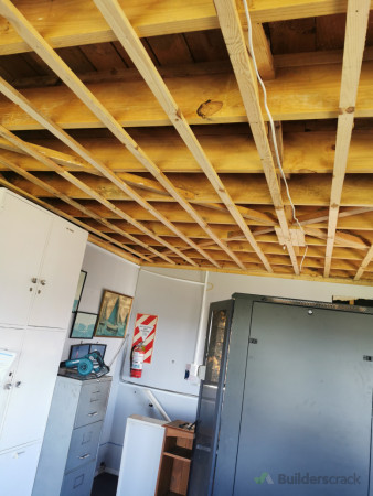 Replacing old and damage giboard in the ceiling