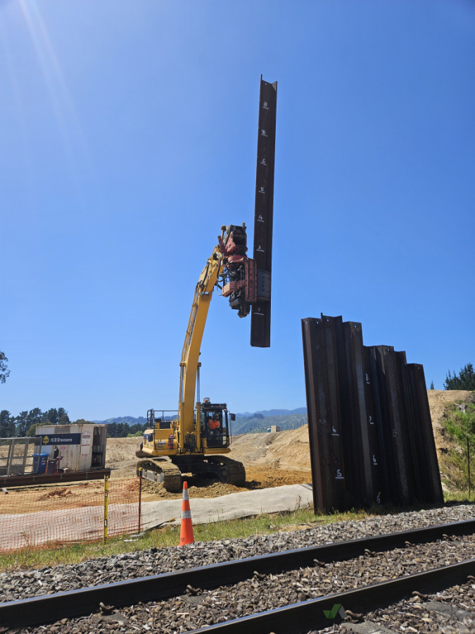 Sheetpile retaining wall