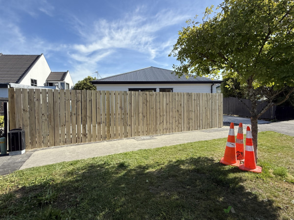 Build new fence for a development site