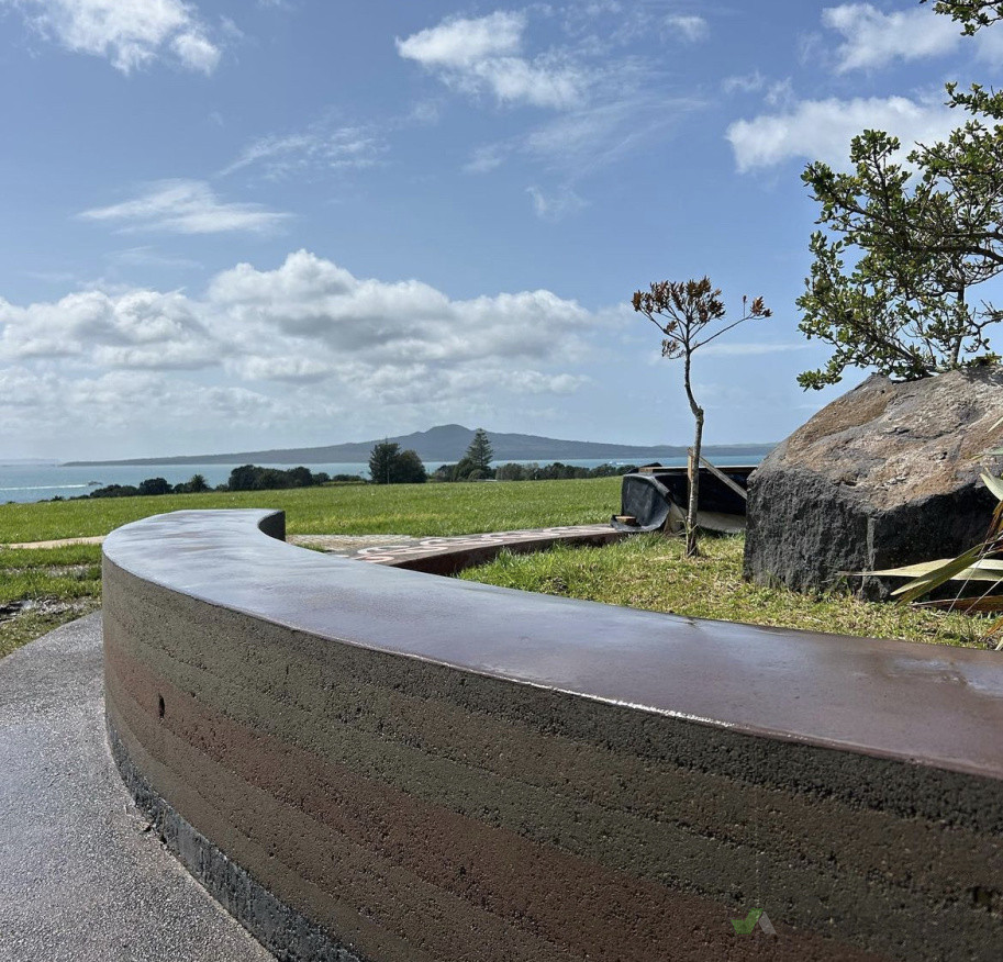 Takaparawhau/Bastion point. Earth seat, built from local soil and sand