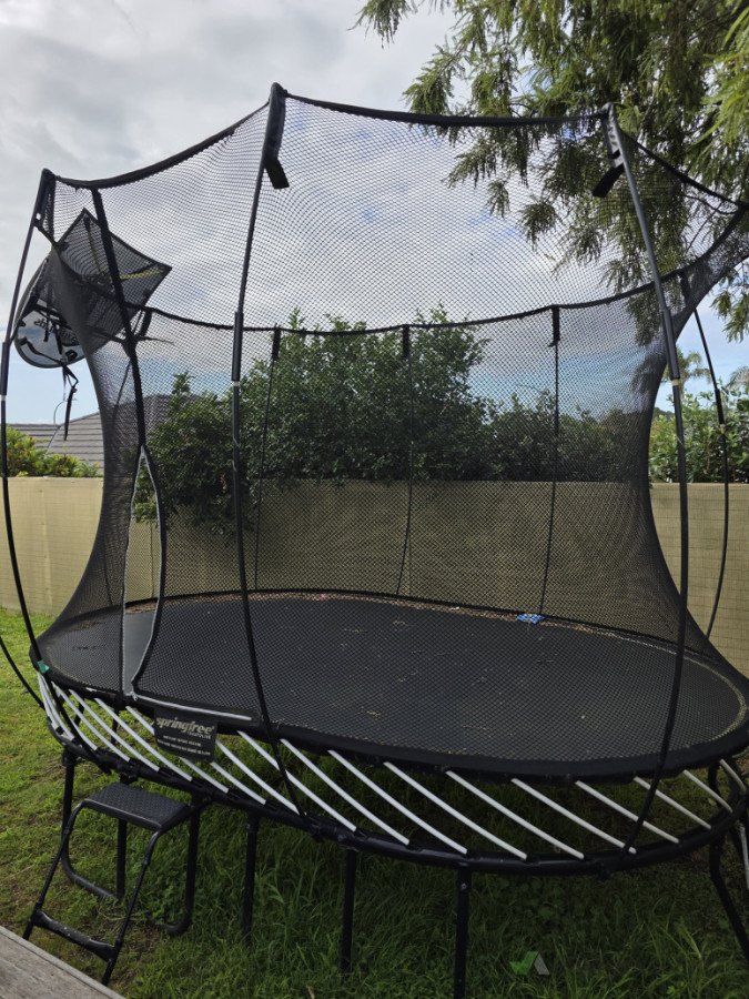 Springfree Trampoline Assembly