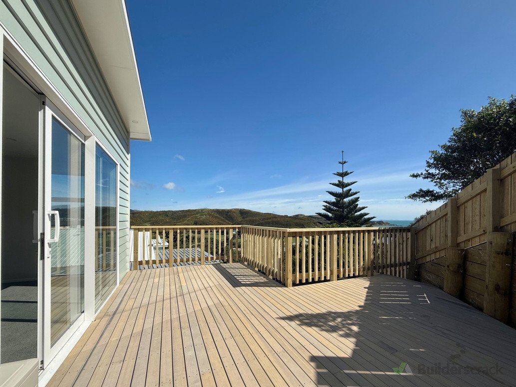 A good size deck with a spectacular outlook. Half of this deck is a floating deck above a membrane roof.