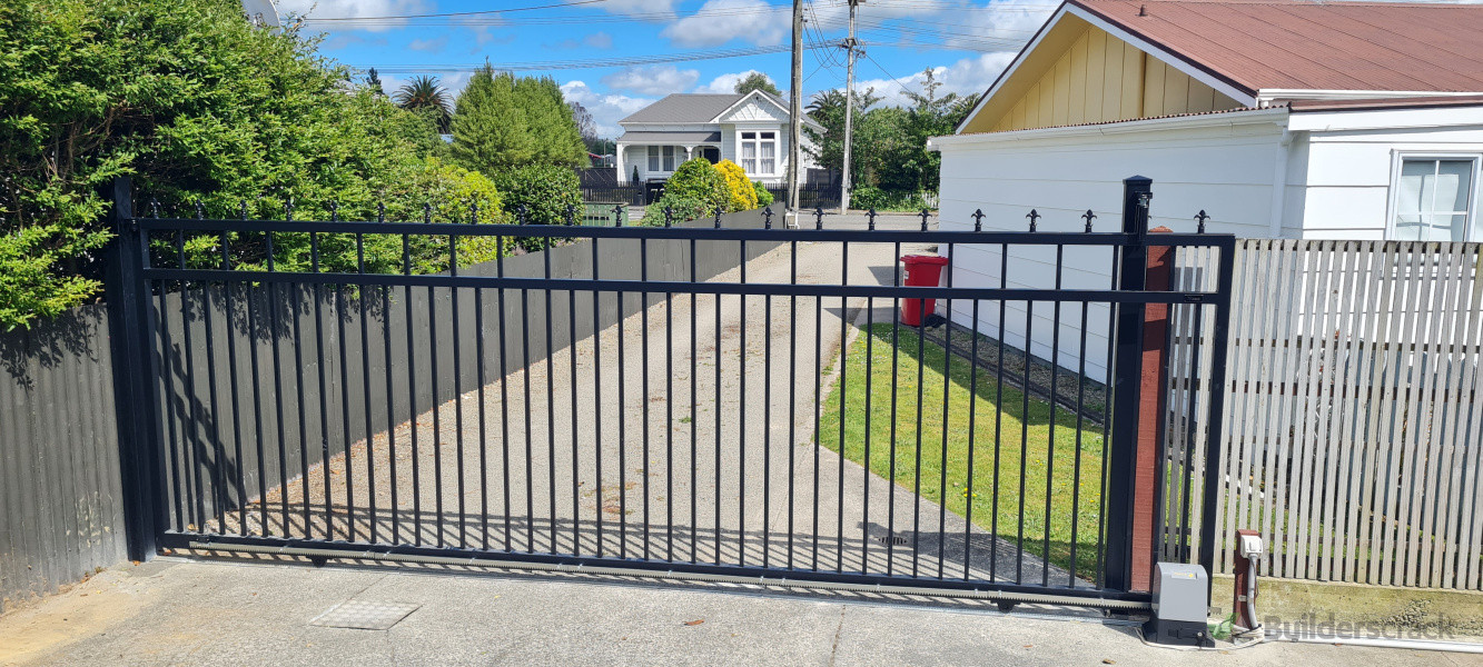 Gate and gate motor installation.