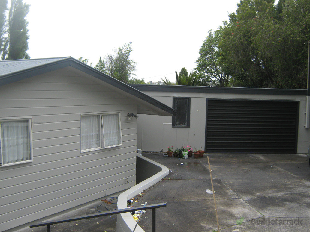 freashly paint on ext house and garage