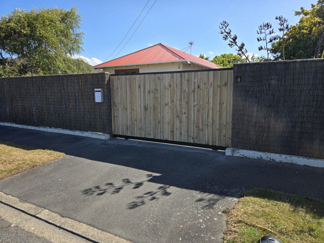 Eastury rd 2m tall wooden slider automated thanks Alwyn