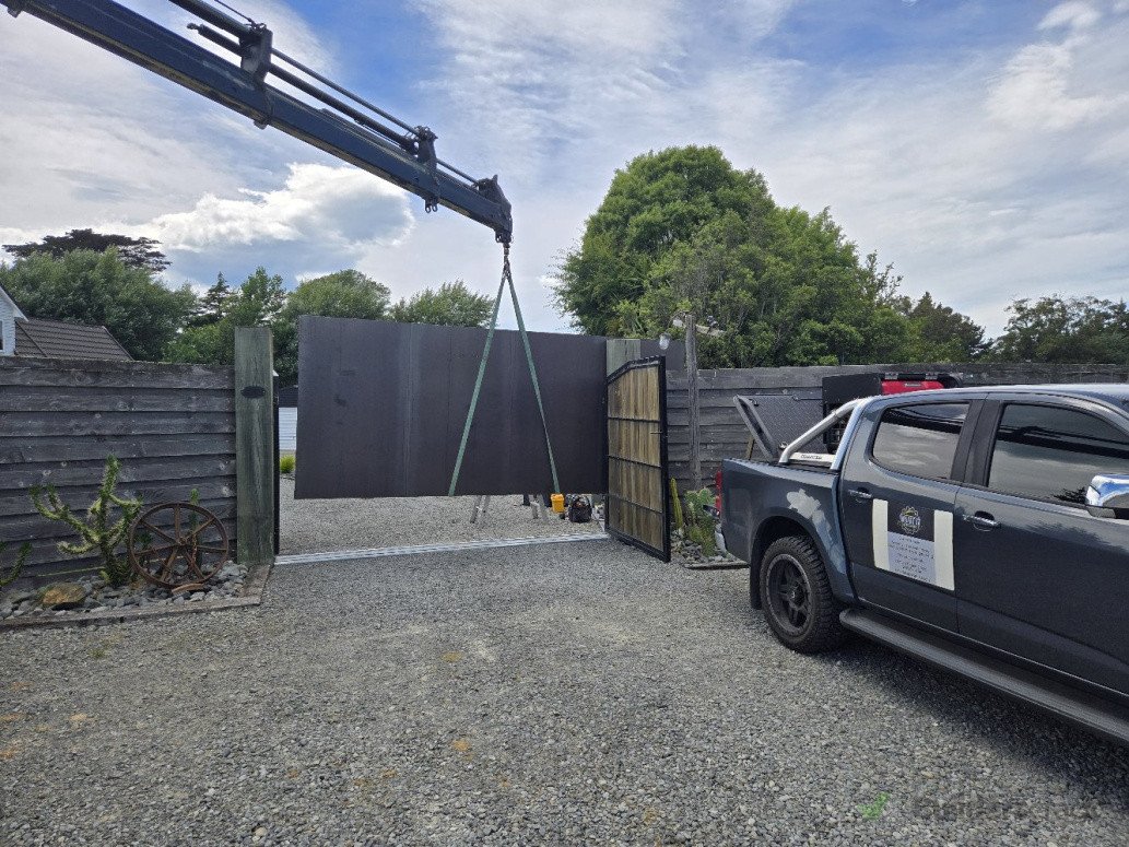 Lucky owner had a hiab truck large core10 steel 5.5m automated slider it was HEAVY