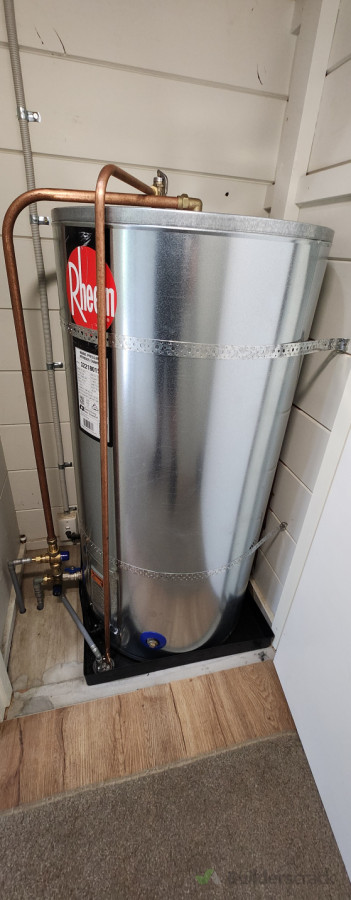 Hot water cylinder replacement – compliant installation with tidy pipework and secure fittings.