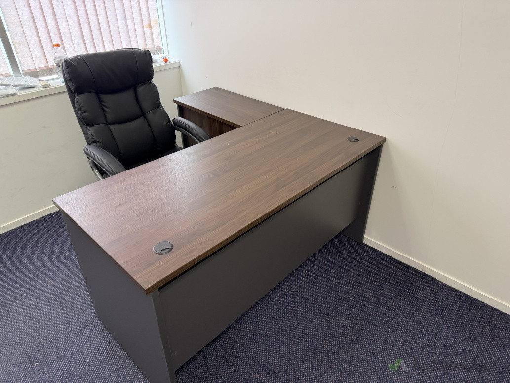 Flatpack desk assembled #1