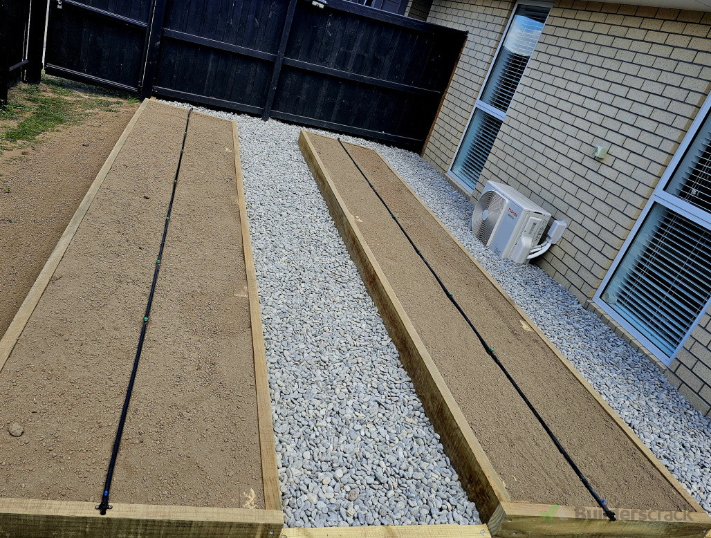 Raised Garden bed with automatic watering