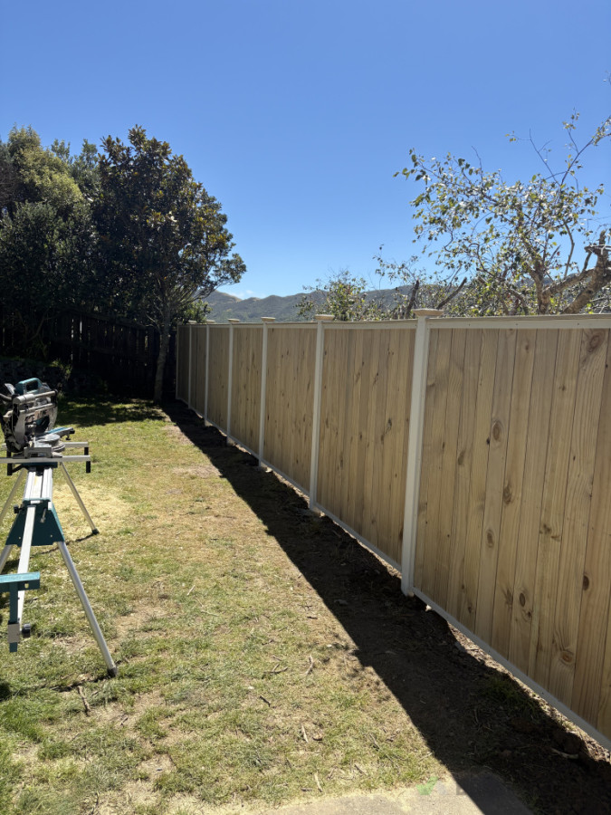 New boundary fence, constructed with dressed timber posts, rails and palings, finished with fentec post caps and 10/40 beading.