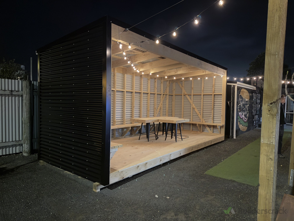 Outdoor public cover seating