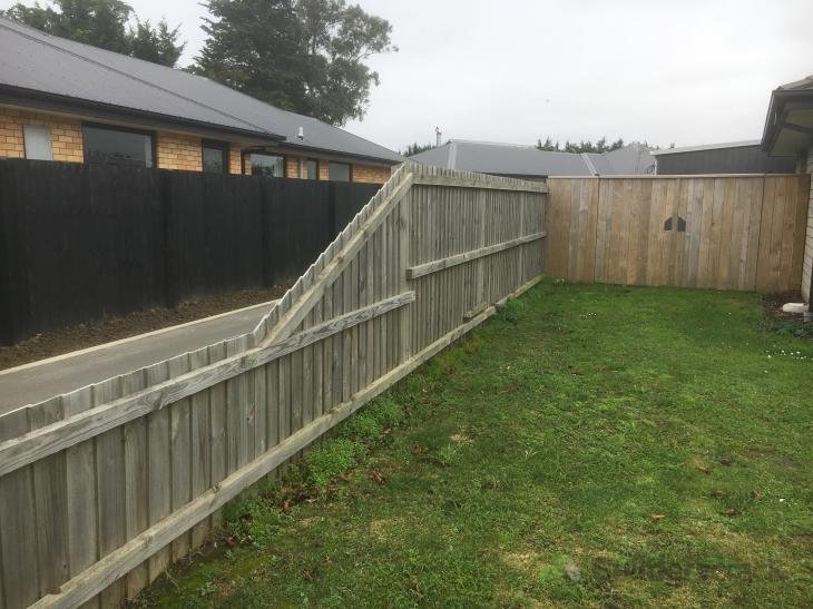 Fence Painting ( 211170) Builderscrack