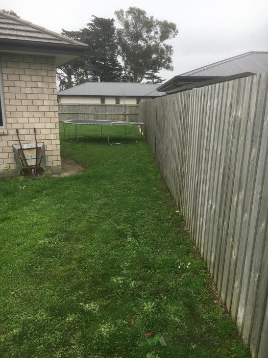 Fence Painting ( 211170) Builderscrack