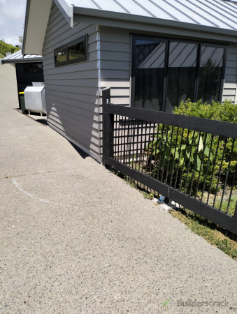 Single gate