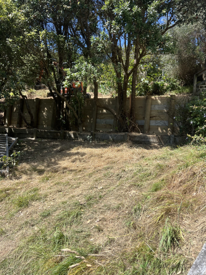 Tītahi Bay retaining wall had its challenges, the existing retaining wall was about to fall down so we managed to to the new retaining wall in between the old wall and the tree.