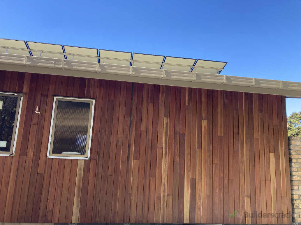 Another area displaying a similar pattern also installed fascia board