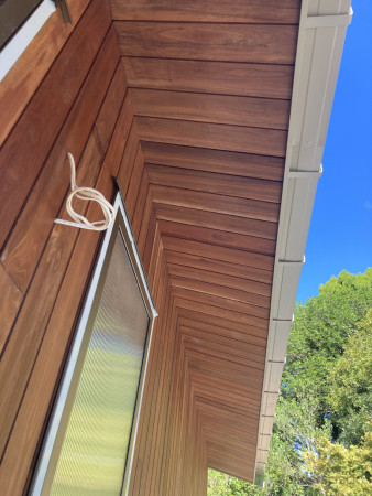 Clear picture of soffit install