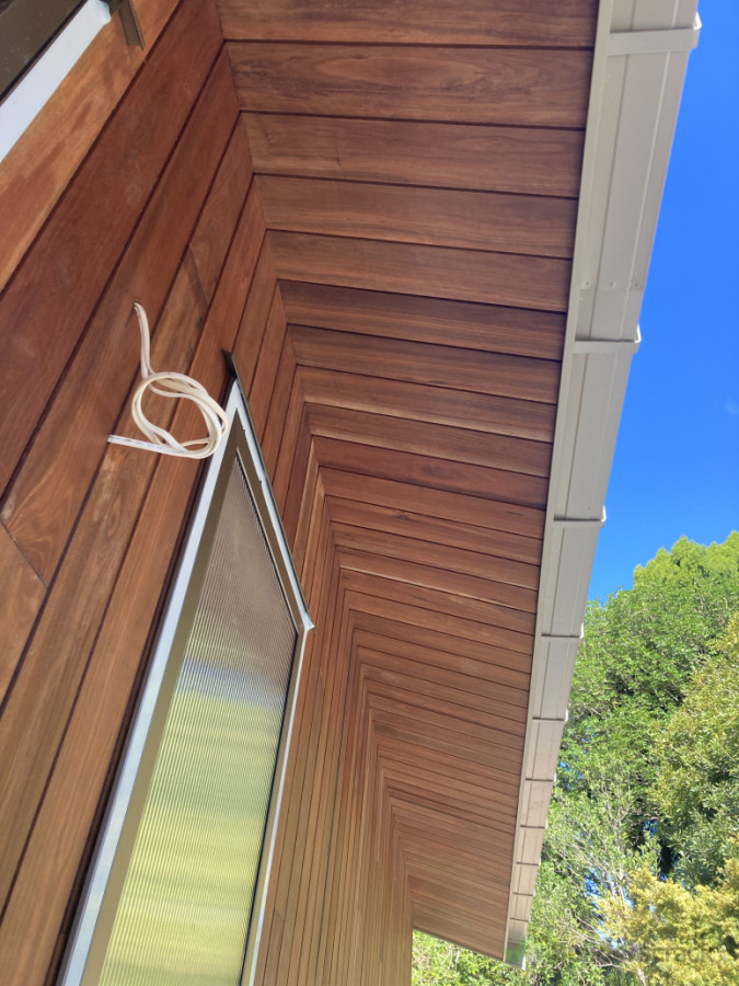 Clear picture of soffit install