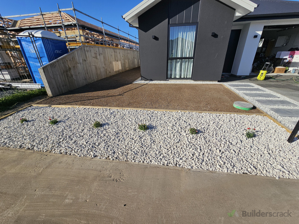 Modern, low-maintenance kerb appeal