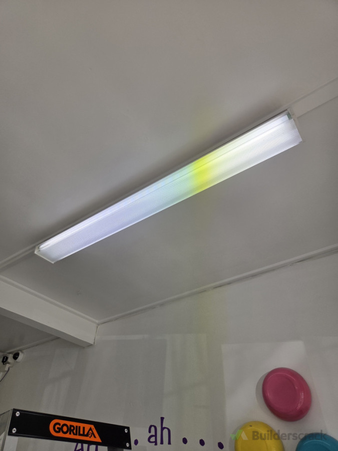 Re tubed fluro light fitting