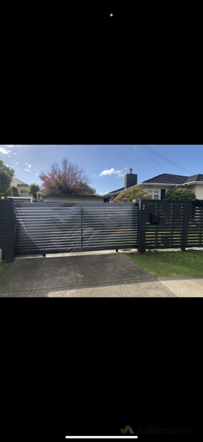 Aliminium gate automatic, timber fencing