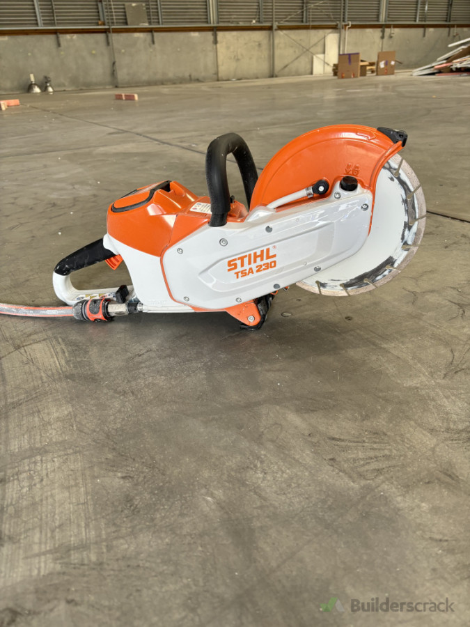 Battery operated cutting - less noise